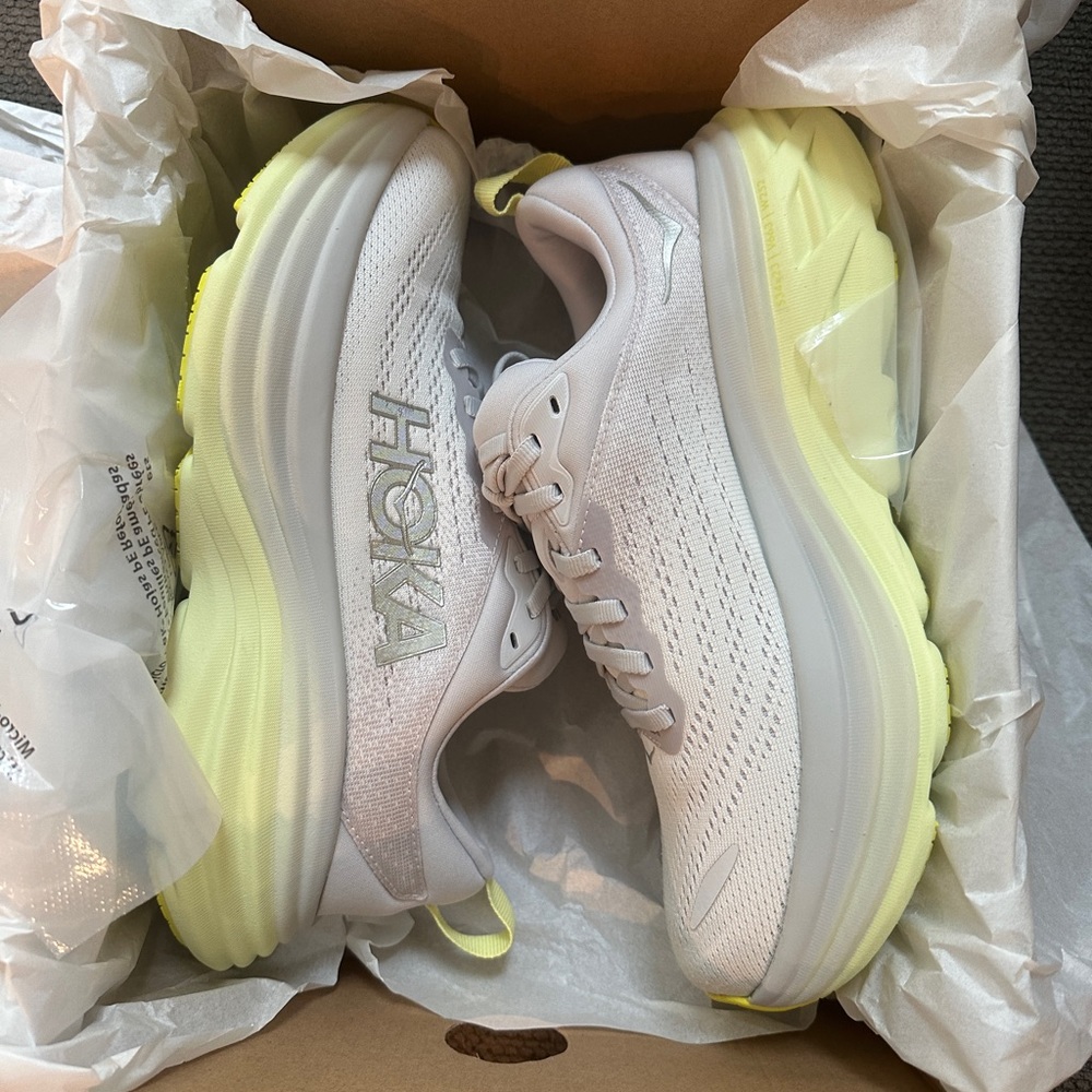 NWT Hoka Bondi 8